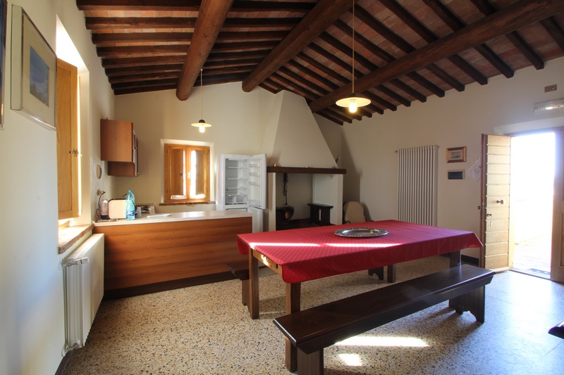 Prestigious Wine Estate with Olive Grove & Agritourism – Tuscany