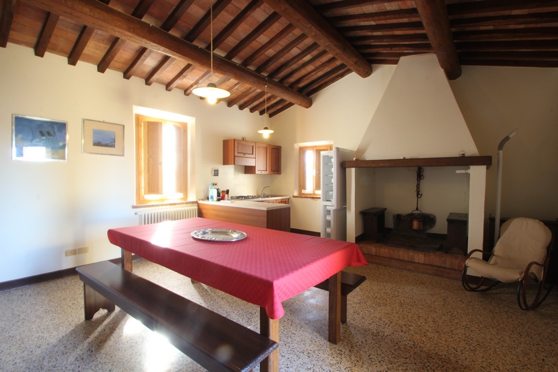 Prestigious Wine Estate with Olive Grove & Agritourism – Tuscany
