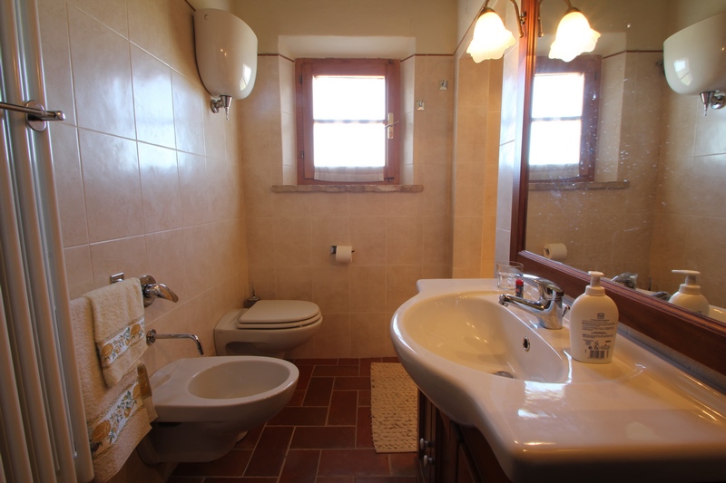 Prestigious Wine Estate with Olive Grove & Agritourism – Tuscany