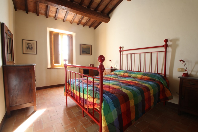 Prestigious Wine Estate with Olive Grove & Agritourism – Tuscany