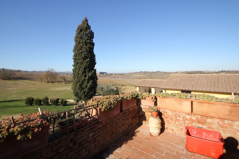 Prestigious Wine Estate with Olive Grove & Agritourism – Tuscany