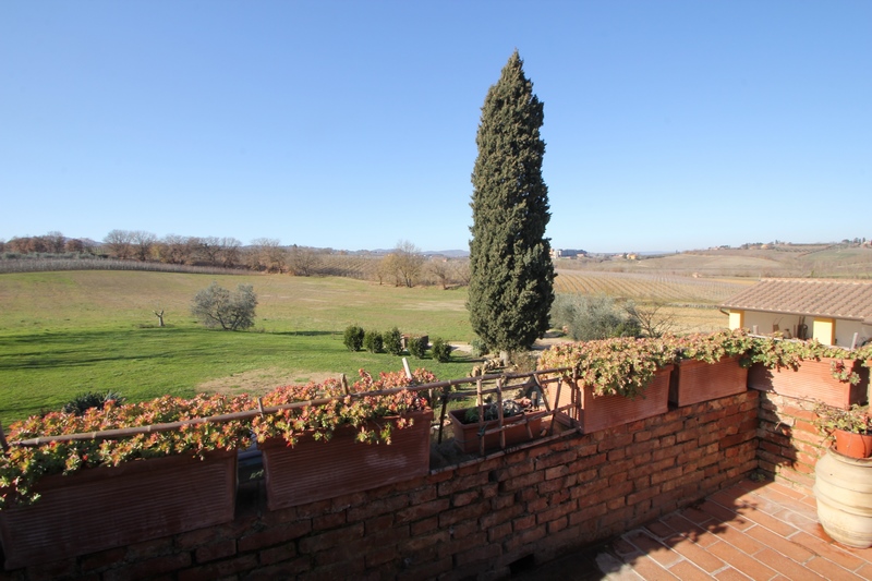 Prestigious Wine Estate with Olive Grove & Agritourism – Tuscany