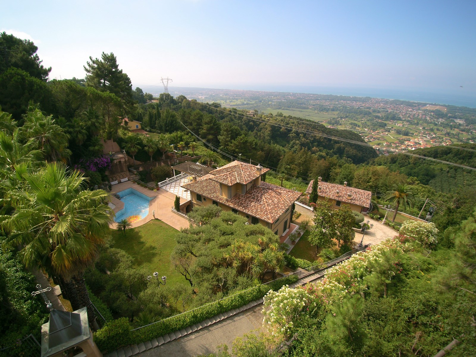 Due Ville con vista mare in Versilia