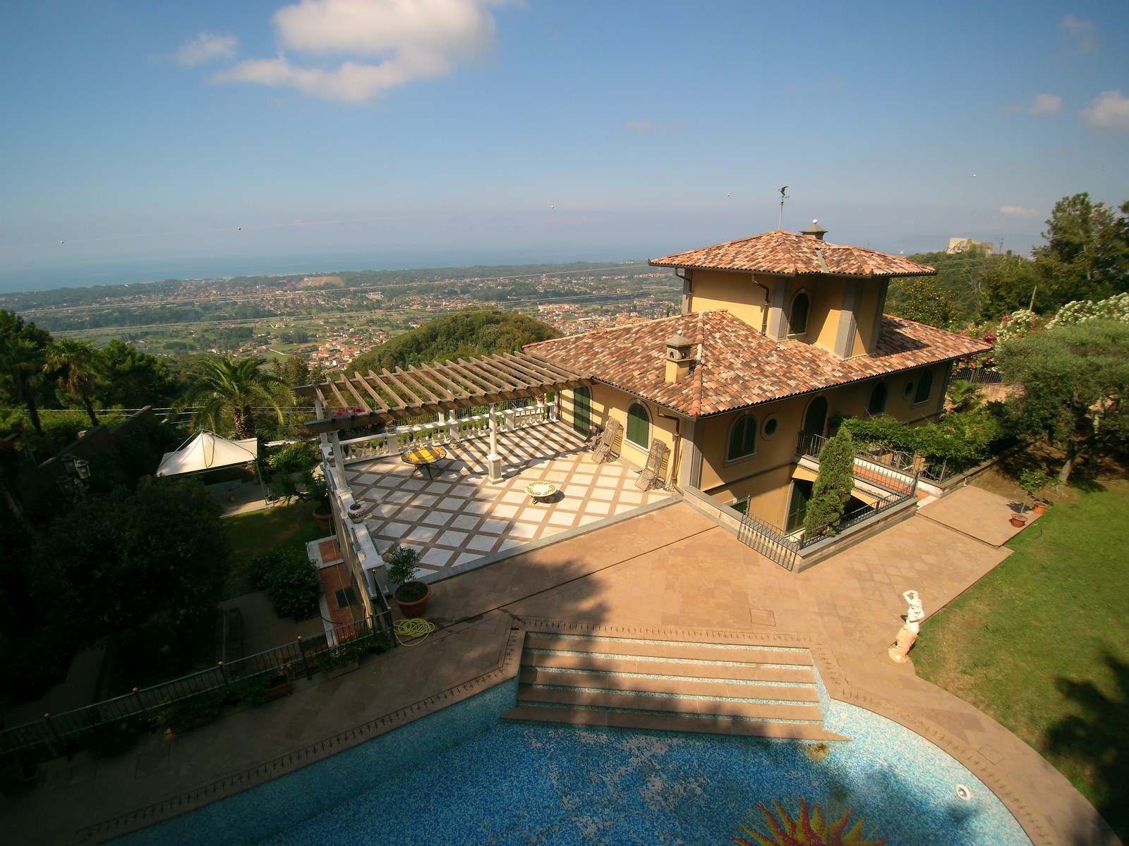 Due Ville con vista mare in Versilia