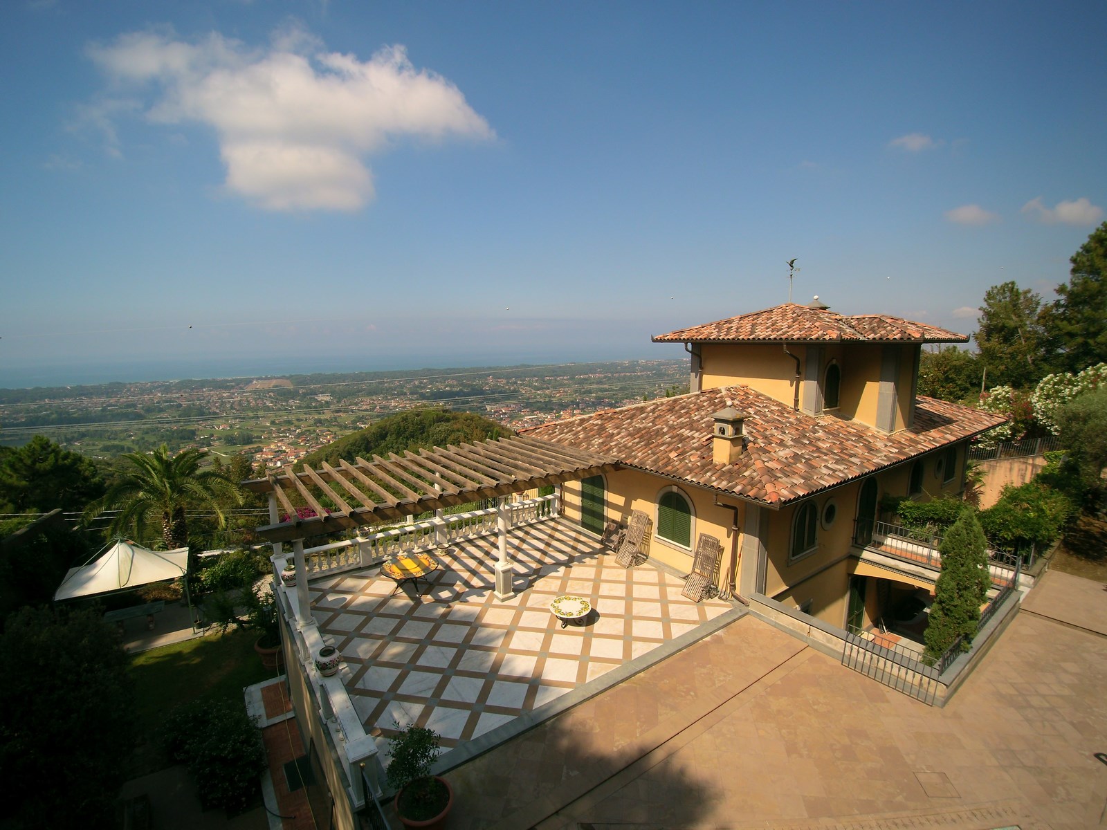 Due Ville con vista mare in Versilia