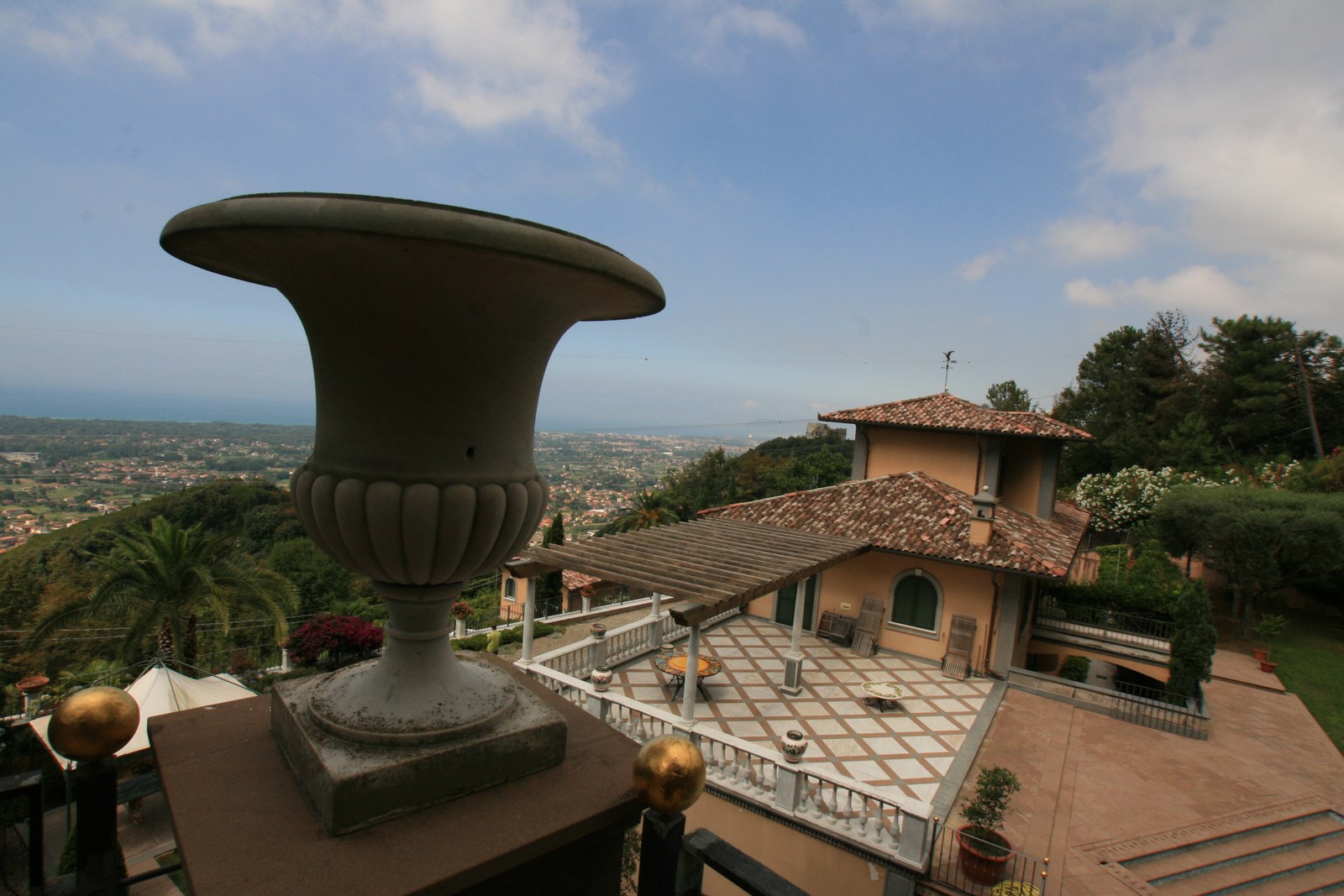 Due Ville con vista mare in Versilia