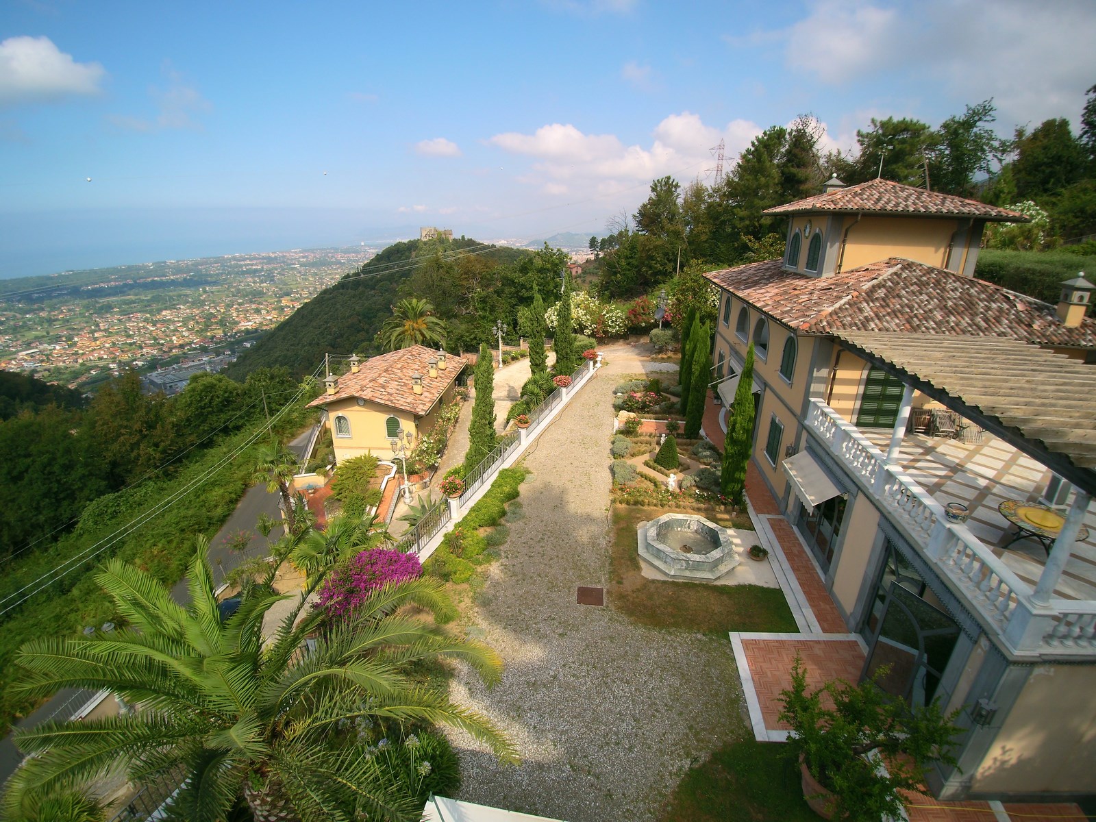 Due Ville con vista mare in Versilia