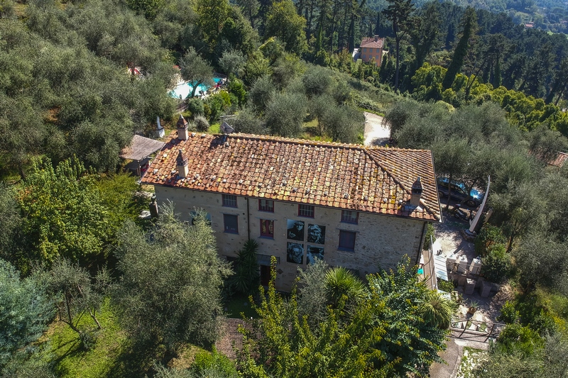 Casale di Lusso in Toscana – Vista Mare, Piscina & Design Artistico Vicino a Camaiore