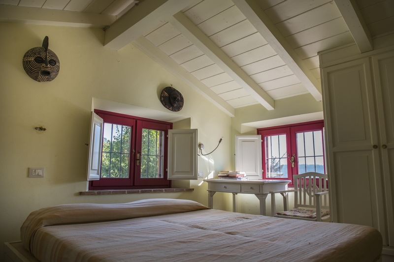 Casale di Lusso in Toscana – Vista Mare, Piscina & Design Artistico Vicino a Camaiore