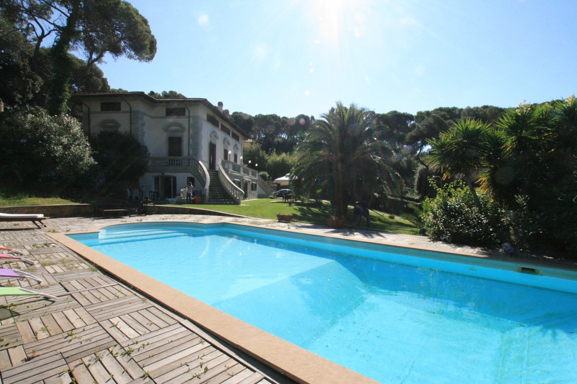 Villa a Quercianella – Vista Mare, Piscina & Fascino Mediterraneo Vicino a Livorno