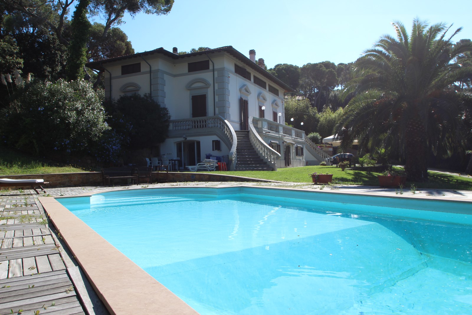 Villa a Quercianella – Vista Mare, Piscina & Fascino Mediterraneo Vicino a Livorno