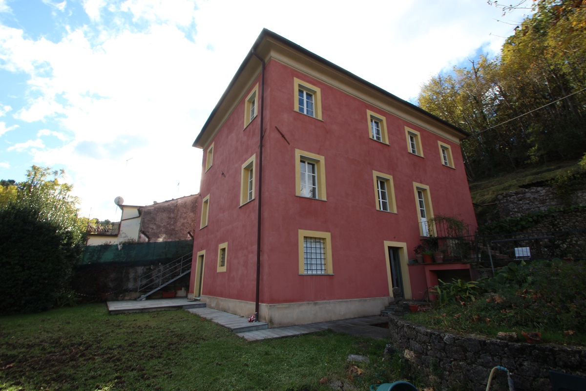 Villa on the hills of Pietrasanta in Tuscany
