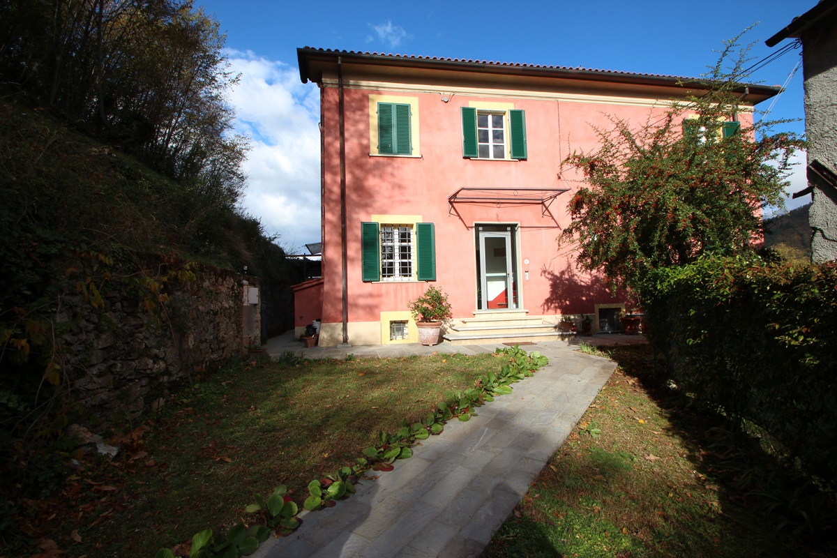 Villa on the hills of Pietrasanta in Tuscany