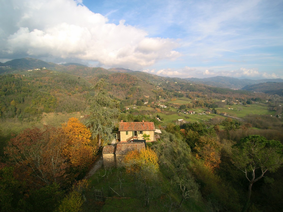 Large restored stone house near to Camaiore