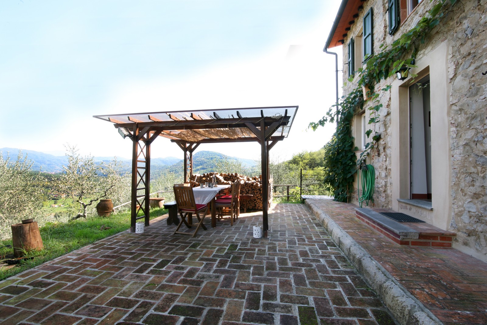 Large restored stone house near to Camaiore