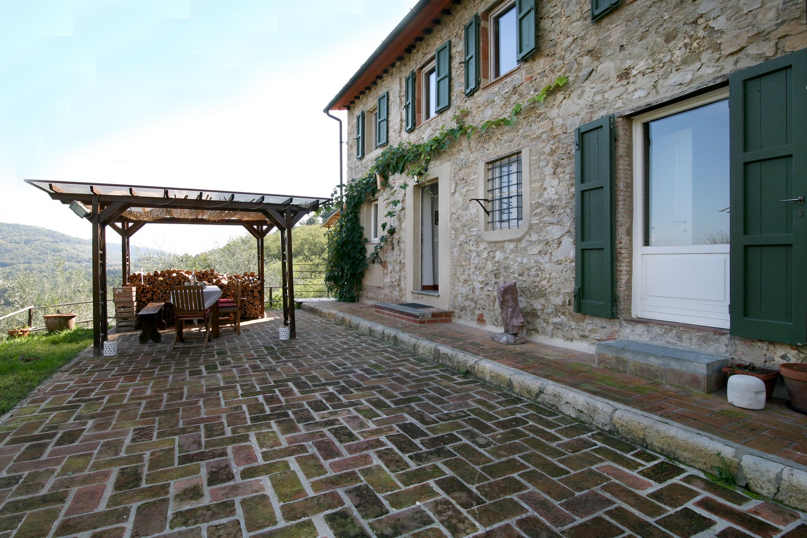 Large restored stone house near to Camaiore