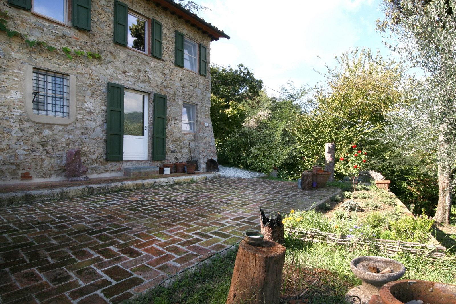 Large restored stone house near to Camaiore