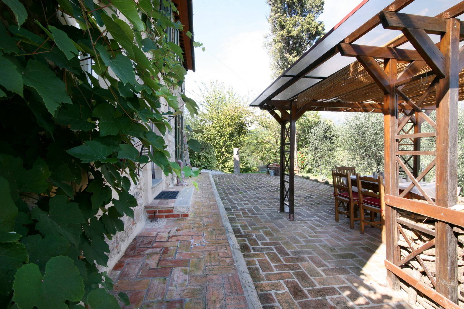 Large restored stone house near to Camaiore