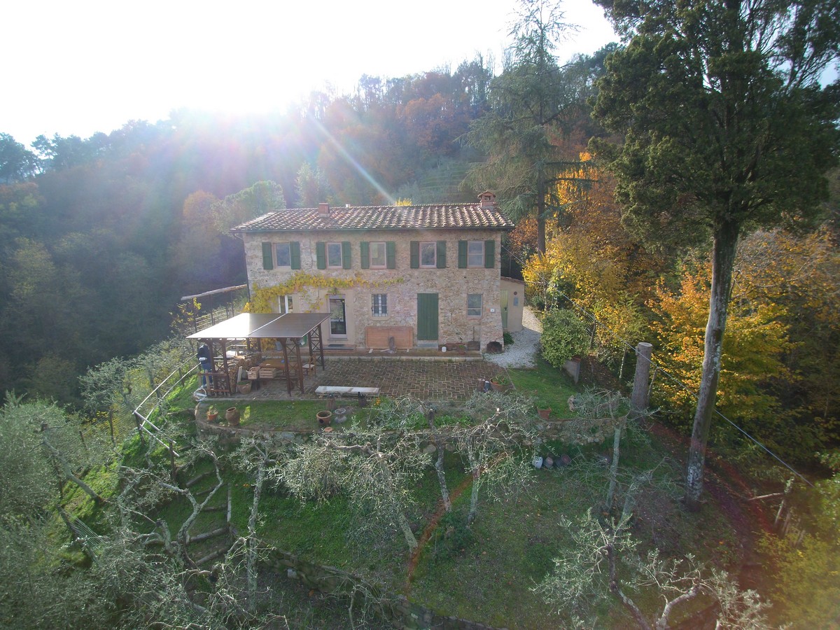 Large restored stone house near to Camaiore