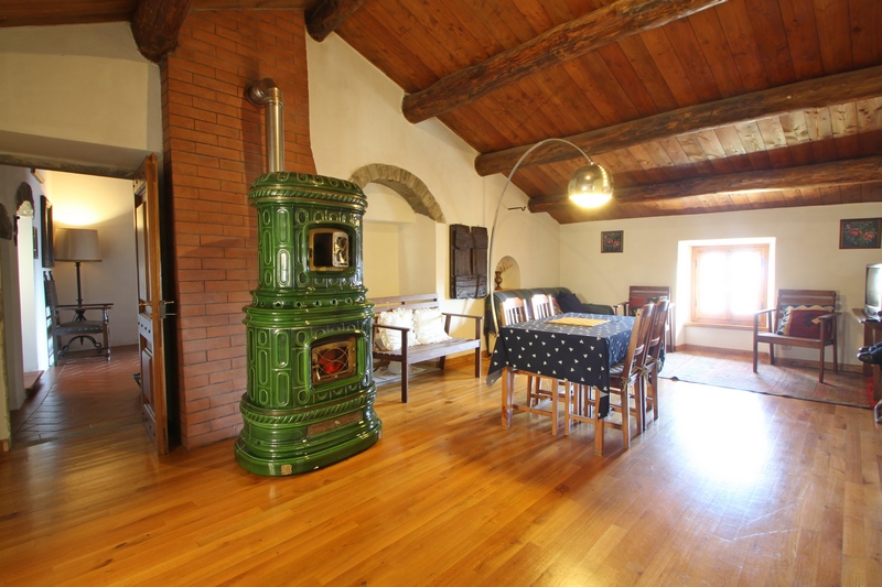 Restored stone house in a antique hamlet between Florence and Arezzo