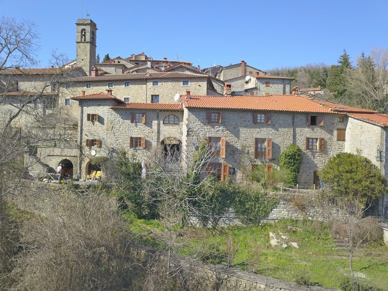 Restored stone house in a antique hamlet between Florence and Arezzo