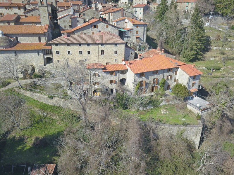 Restored stone house in a antique hamlet between Florence and Arezzo