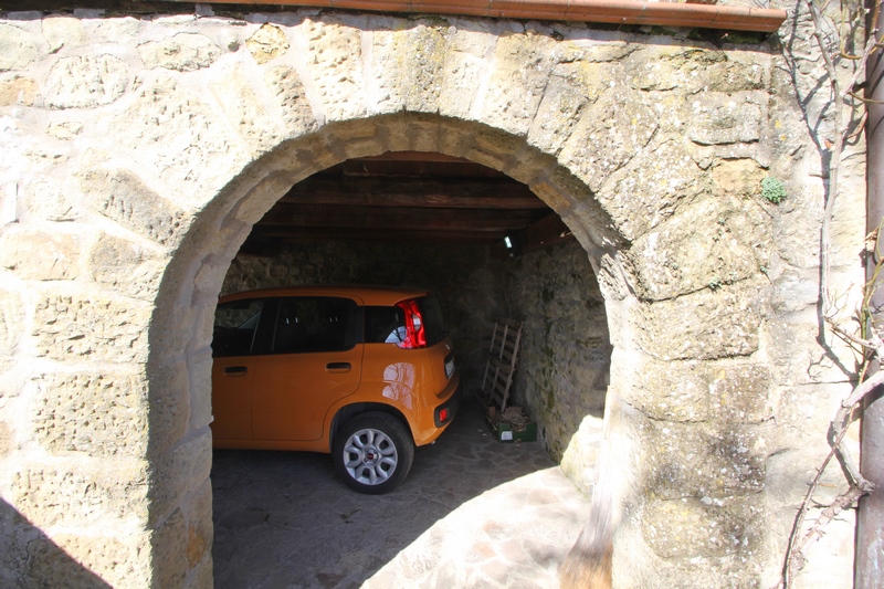 Restored stone house in a antique hamlet between Florence and Arezzo