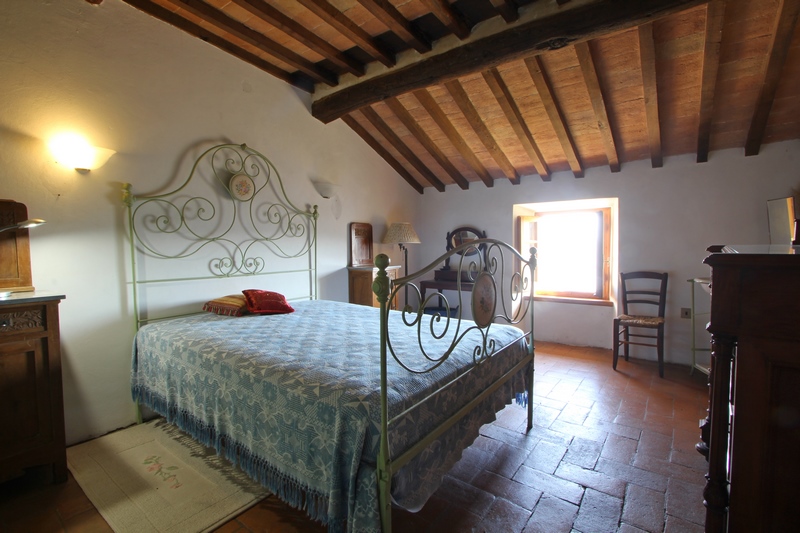 Restored stone house in a antique hamlet between Florence and Arezzo