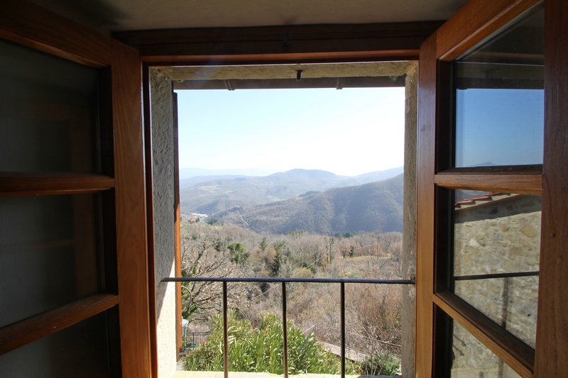 Restored stone house in a antique hamlet between Florence and Arezzo