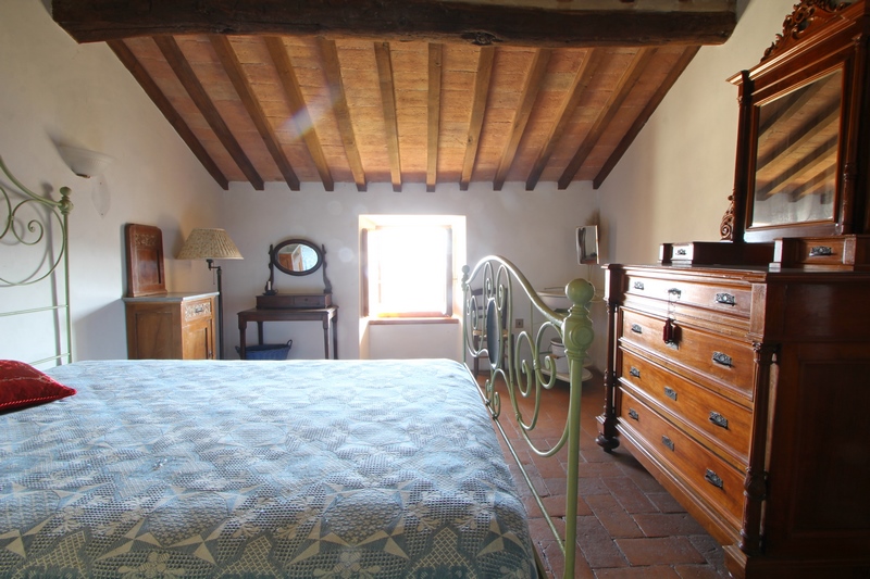 Restored stone house in a antique hamlet between Florence and Arezzo