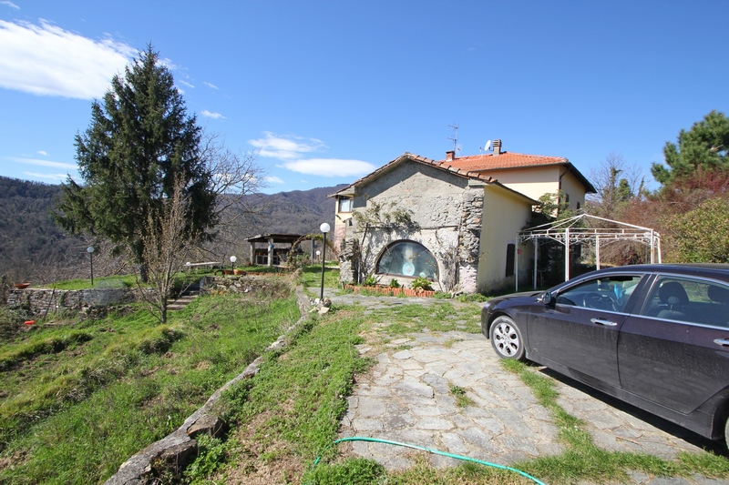 Large country house in Lunigiana