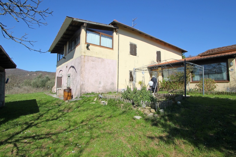 Large country house in Lunigiana