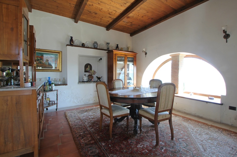 Large country house in Lunigiana