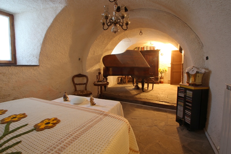 Large country house in Lunigiana