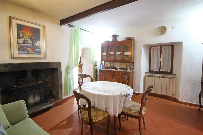 Large country house in Lunigiana