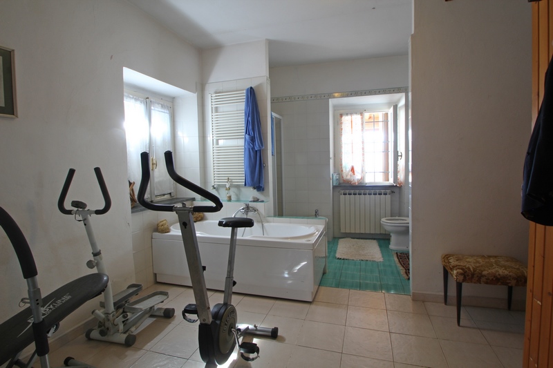 Large country house in Lunigiana