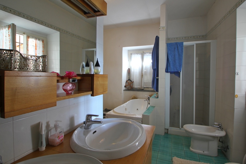 Large country house in Lunigiana