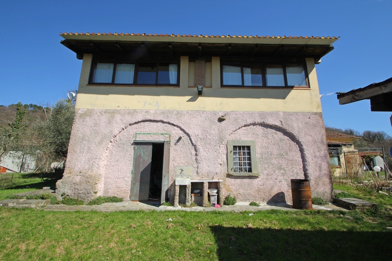 Grande casale vicino Mulazzo in Lunigiana