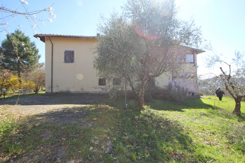 Large country house in Lunigiana