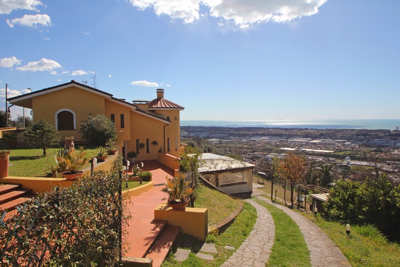 Villa con Vista Mare e Vigneto a Candia – 3 Camere, Terrazza Panoramica