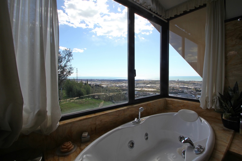 Villa con Vista Mare e Vigneto a Candia – 3 Camere, Terrazza Panoramica