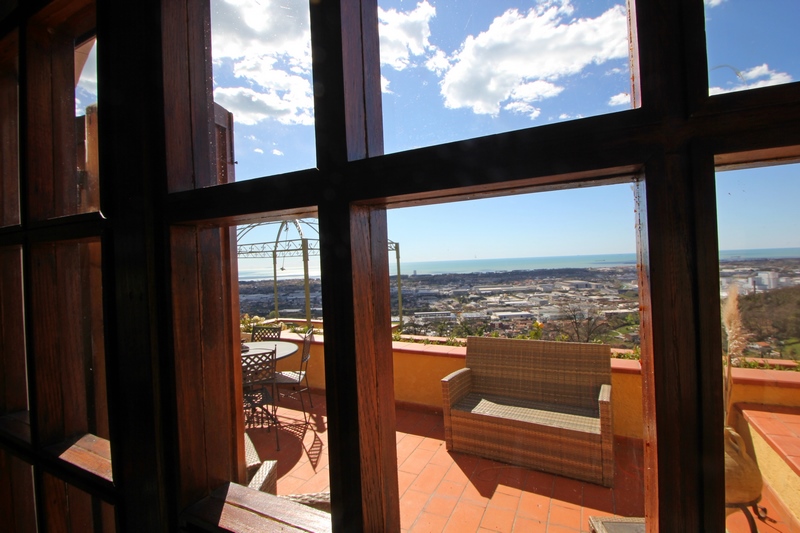Villa con Vista Mare e Vigneto a Candia – 3 Camere, Terrazza Panoramica