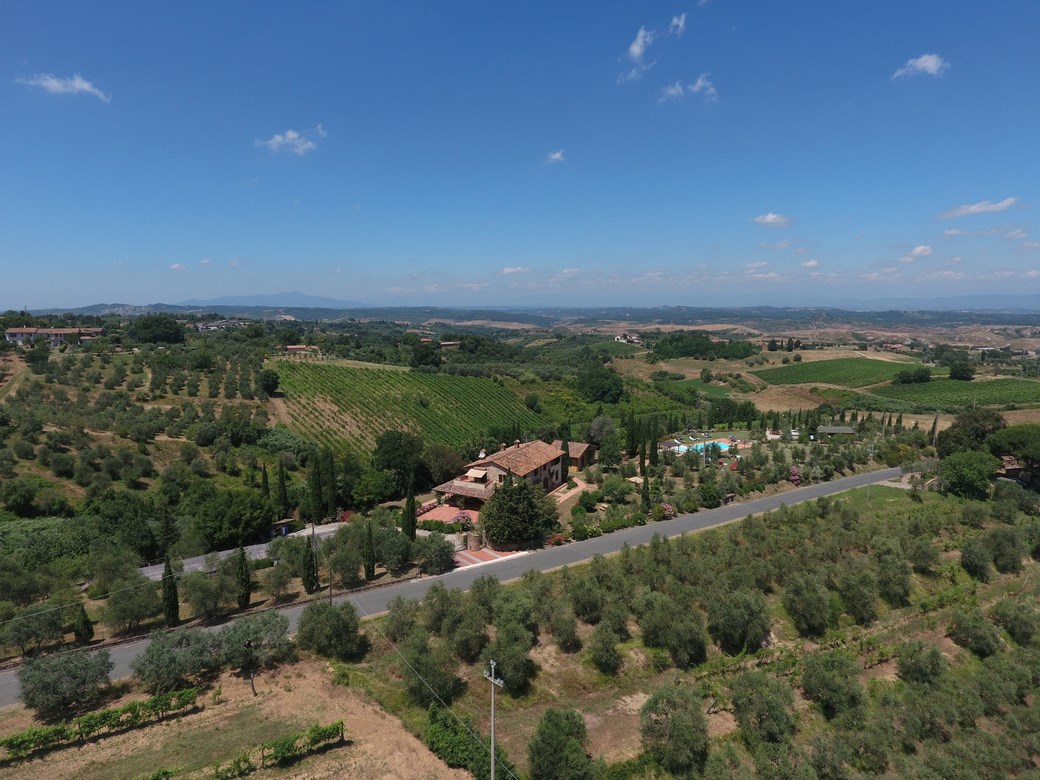 Charming Agriturismo with Pool & Vineyard in Elsa Valley – Near San Gimignano