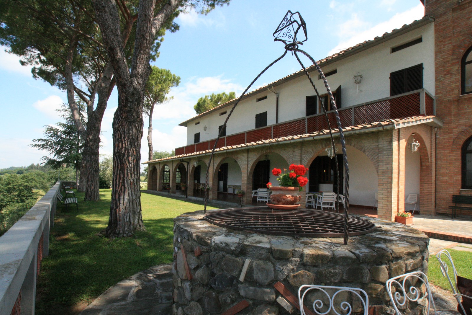 Exclusive Villa with Vineyard & Olive Grove – Near San Gimignano