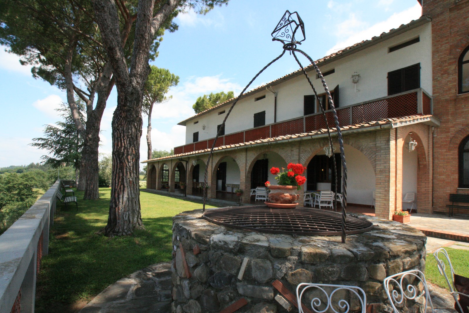 Agriturismus s vilou a vinohradem