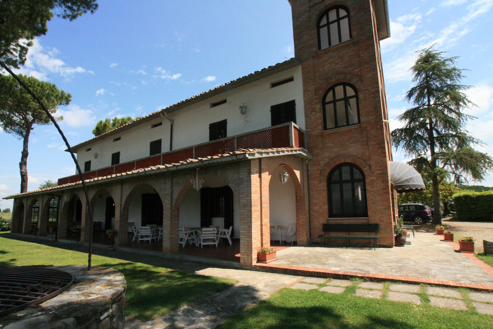 Exclusive Villa with Vineyard & Olive Grove – Near San Gimignano