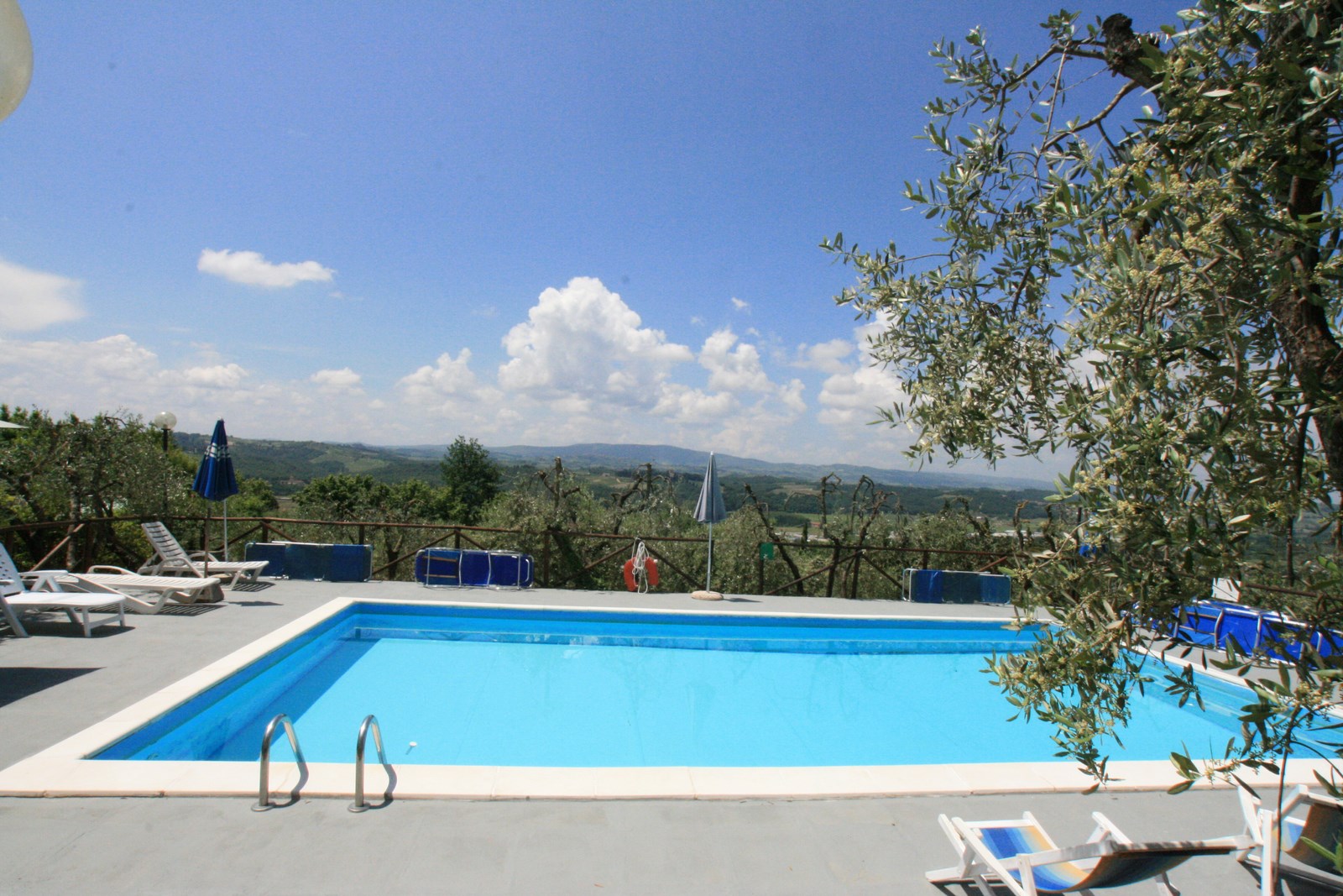 Exclusive Villa with Vineyard & Olive Grove – Near San Gimignano
