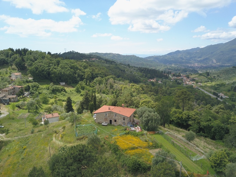 Casale Panoramico con Terreno & Piscina – Montemagno, Toscana