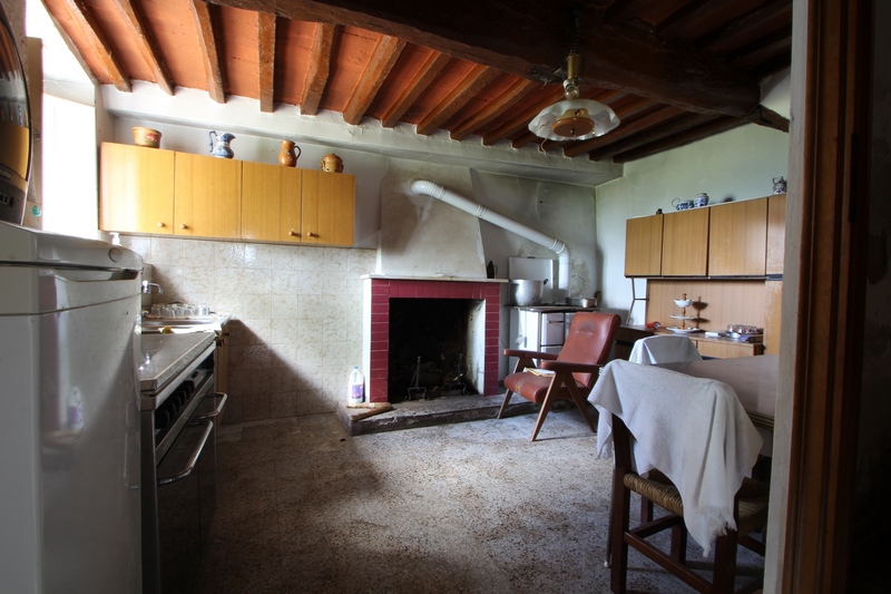 Casale Panoramico con Terreno & Piscina – Montemagno, Toscana