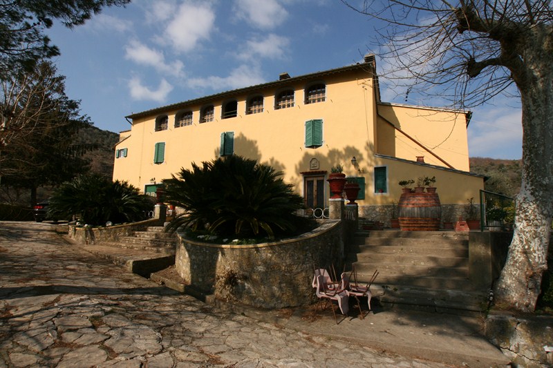 B&B or Private Villa with Restaurant Potential – Filettole, Tuscany